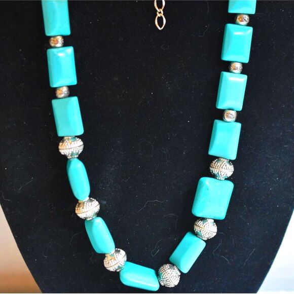 Southwestern FauxTurquoise Chunky Silver Tone Beaded Chunky Gently Worn Necklace - Picture 1 of 5
